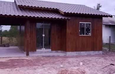 Imagem: A casa possui 2 Dormitórios, 1 Banheiro, 1 Vaga na garagem