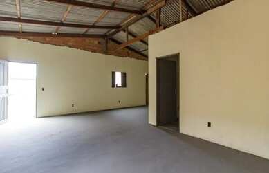 Imagem: A casa possui 1 Dormitório, 1 Banheiro, 3 Vagas na garagem