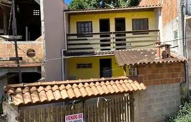 Imagem: A casa possui 2 Dormitórios, 1 Banheiro e 1 Vaga na garagem