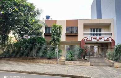 Imagem: A casa possui 5 Dormitórios, 4 Banheiros, 4 Vagas na garagem