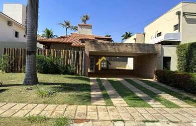 Imagem: A casa em condomínio possui 5 Dormitórios, 5 Banheiros, 5