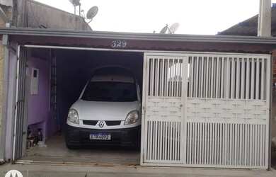 Imagem: A casa possui 4 Dormitórios, 2 Banheiros, 2 Vagas na garagem