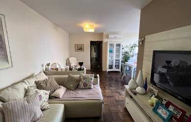 Imagem: O apartamento possui 3 Dormitórios, 2 Banheiros, 1 Vaga na