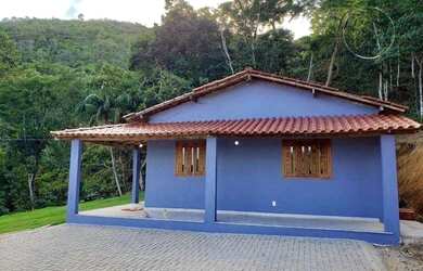 Imagem: A casa possui 2 Dormitórios, 1 Banheiro, 4 Vagas na garagem