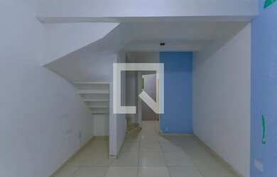 Imagem: A casa possui 2 Dormitórios, 1 Banheiro, 1 Vaga na garagem