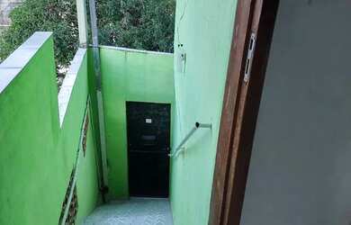 Imagem: A casa possui 2 Dormitórios, 1 Banheiro e está localizado