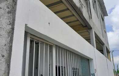 Imagem: A casa possui 3 Dormitórios, 3 Banheiros, 3 Vagas na garagem