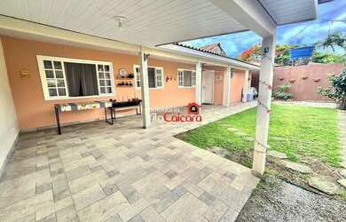 Imagem: A casa possui 2 Dormitórios, 1 Banheiro, 4 Vagas na garagem