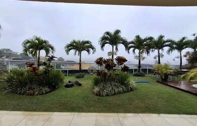 Imagem: A casa em condomínio possui 4 Dormitórios, 5 Banheiros, 3