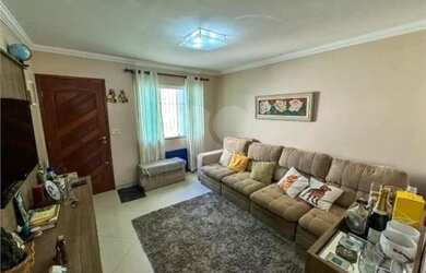 Imagem: A casa possui 3 Dormitórios, 3 Banheiros, 2 Vagas na garagem