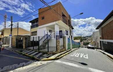 Imagem: O depósito possui 5 Vagas na garagem, 400m² de Área e está