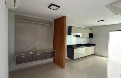 Imagem: A casa possui 2 Dormitórios, 2 Banheiros, 2 Vagas na garagem