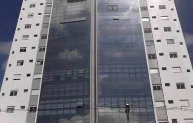 Imagem: O apartamento possui 1 Dormitório, 5 Banheiros, 3 Vagas na