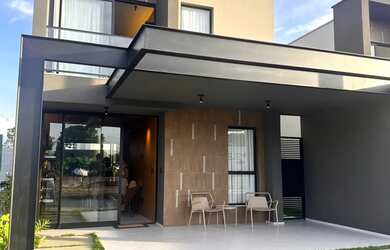 Imagem: A casa em condomínio possui 3 Dormitórios, 3 Banheiros e