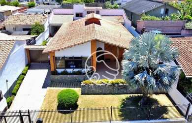 Imagem: A casa possui 5 Dormitórios, 5 Banheiros, 5 Vagas na garagem