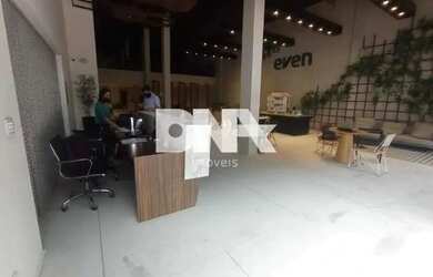 Imagem: O depósito possui 5 Vagas na garagem e 543m² de Área e está