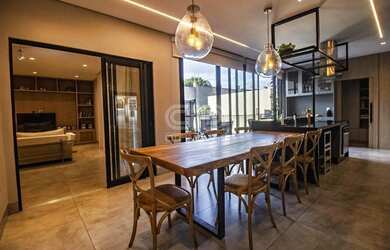 Imagem: A casa em condomínio possui 3 Dormitórios, 3 Banheiros, 2