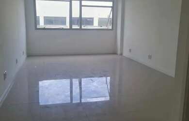 Imagem: O depósito possui 1 Vaga na garagem, 30m² de Área e está