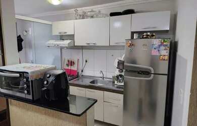 Imagem: O apartamento possui 2 Dormitórios, 1 Banheiro, 1 Vaga na garagem