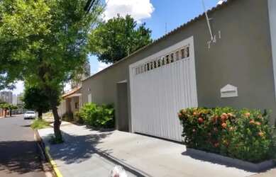 Imagem: A casa possui 4 Dormitórios e 3 Banheiros e está localizado