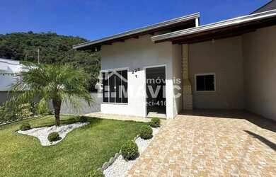 Imagem: A casa possui 2 Dormitórios, 1 Banheiro, 1 Vaga na garagem