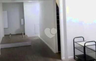 Imagem: O depósito possui 1 Vaga na garagem e 44m² de Área e está