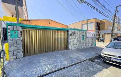 Imagem: A casa possui 5 Dormitórios, 4 Banheiros, 5 Vagas na garagem