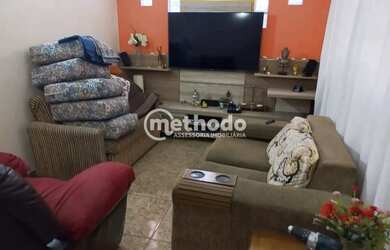 Imagem: A casa possui 3 Dormitórios, 3 Banheiros, 2 Vagas na garagem