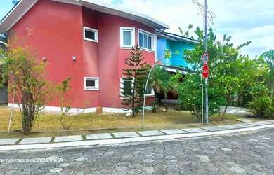 Imagem: A casa em condomínio à venda possui 4 Dormitórios, 4 Banheiros