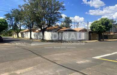 Imagem: A casa possui 3 Dormitórios, 3 Banheiros, 1 Vaga na garagem