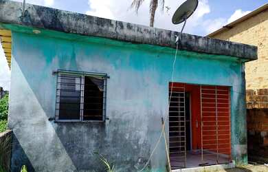 Imagem: A casa possui 3 Dormitórios, 1 Banheiro, 1 Vaga na garagem