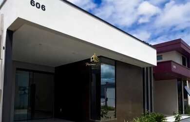 Imagem: A casa em condomínio possui 3 Dormitórios, 2 Banheiros, 1