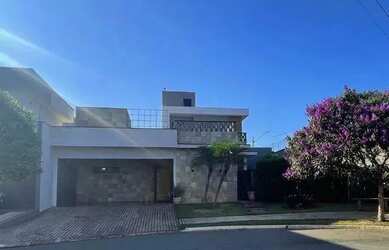 Imagem: A casa em condomínio possui 3 Dormitórios, 3 Banheiros, 4