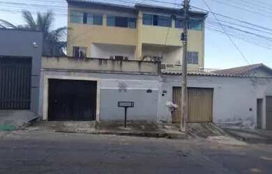 Imagem: A casa possui 3 Dormitórios, 3 Banheiros, 2 Vagas na garagem