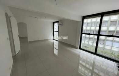 Imagem: O depósito possui 2 Vagas na garagem e 135m² de Área e está