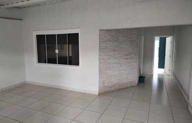 Imagem: A casa à venda possui 3 Dormitórios, 2 Banheiros, 2 Vagas