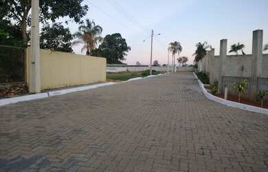 Imagem: O terreno possui 400m² de Área, Imóvel novo e está localizado