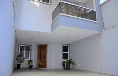 Imagem: O apartamento possui 3 Dormitórios, 1 Banheiro, 4 Vagas na