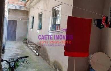 Imagem: A casa possui 2 Dormitórios, 1 Banheiro, 1 Vaga na garagem