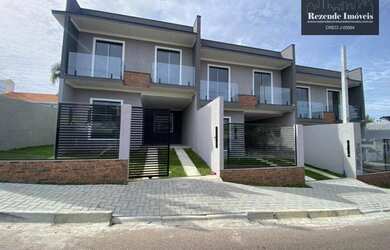 Imagem: A casa possui 3 Dormitórios, 1 Banheiro, 1 Vaga na garagem