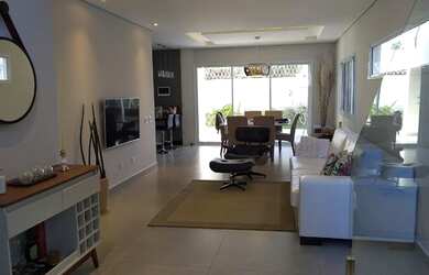 Imagem: A casa em condomínio possui 3 Dormitórios, 5 Banheiros, 2