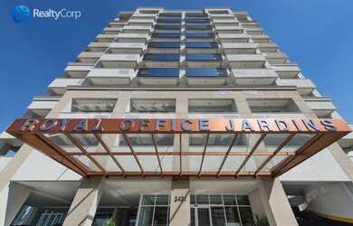 Imagem: O depósito possui 5 Vagas na garagem e 597m² de Área e está