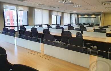 Imagem: O depósito possui 5 Vagas na garagem, 300m² de Área, Imóvel