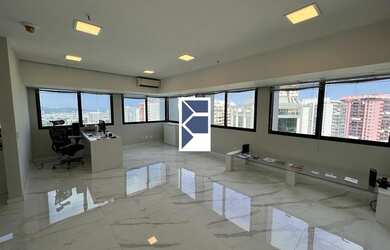 Imagem: O depósito possui 1 Vaga na garagem, 50m² de Área e está