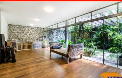 Imagem: O depósito possui 5 Vagas na garagem, 764m² de Área e está