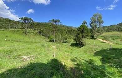 Imagem: O terreno possui 20.000m² de Área e está localizado em Urubici