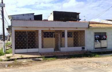 Imagem: A casa possui 3 Dormitórios, 2 Banheiros, 1 Vaga na garagem