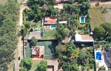 Imagem: A casa possui 3 Dormitórios, 1.000m² de Área e está localizado