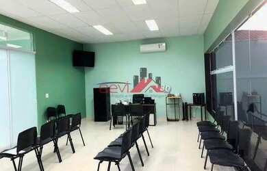 Imagem: O depósito possui 4 Vagas na garagem, 13m² de Área e está