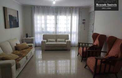 Imagem: A casa possui 3 Dormitórios, 3 Banheiros, 3 Vagas na garagem